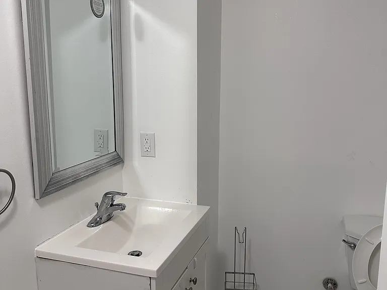 311 Wallace Ave S #LOWER — Photo 5