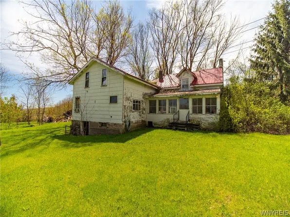 11850 Parker Rd, Perrysburg, NY 14129