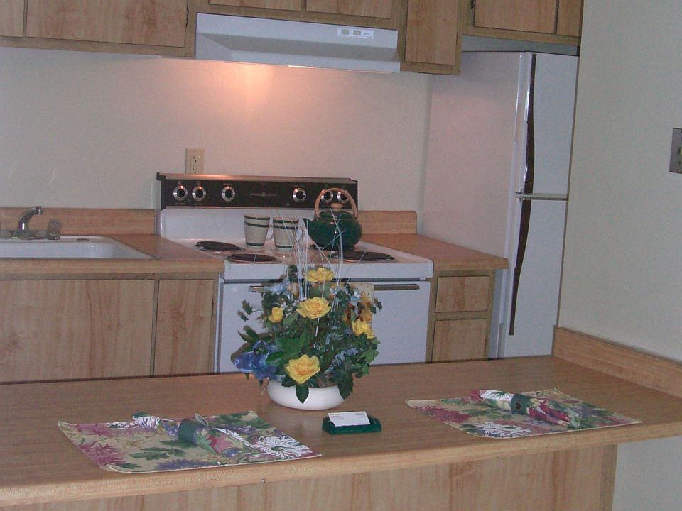 Kitchen with eating bar