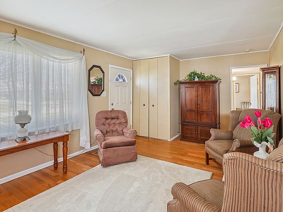 3rd image of 3232 Fairview Ave