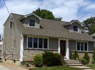 12 Garden Pl, Merrick, NY 11566