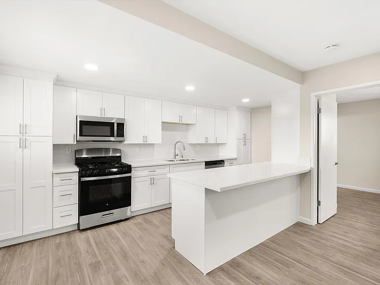 Tyler Arms Apartments - Riverside, CA — Photo 46