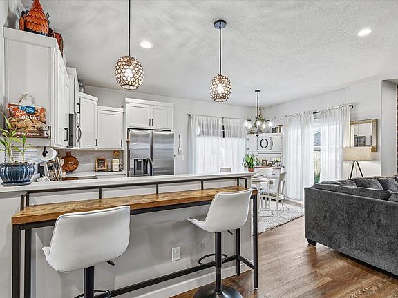 4th image of 248 Christopher Way