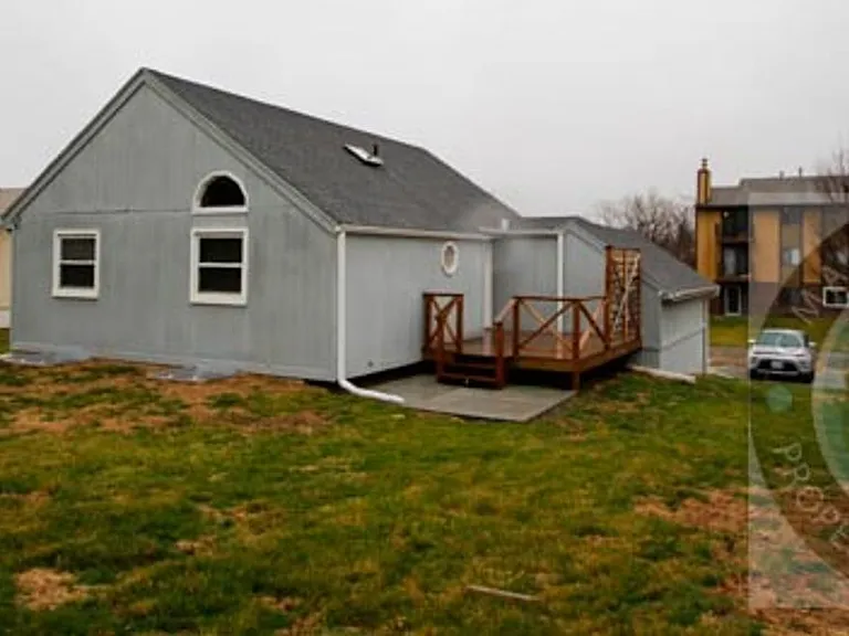 7106 S 145th St — Photo 32