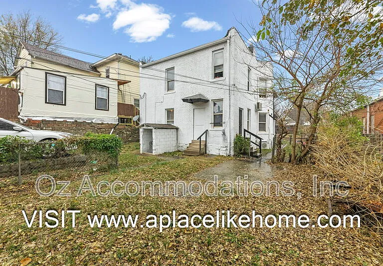 3523 Saint John Ave — Photo 26