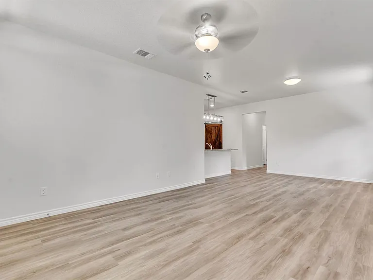 1118 Zora Dr #B — Photo 11