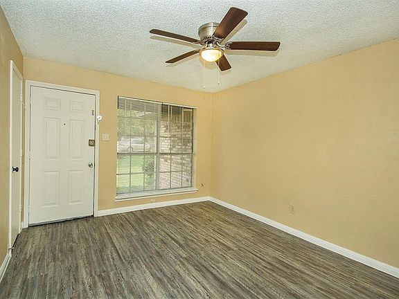 4th image of 585 Lakeside Dr