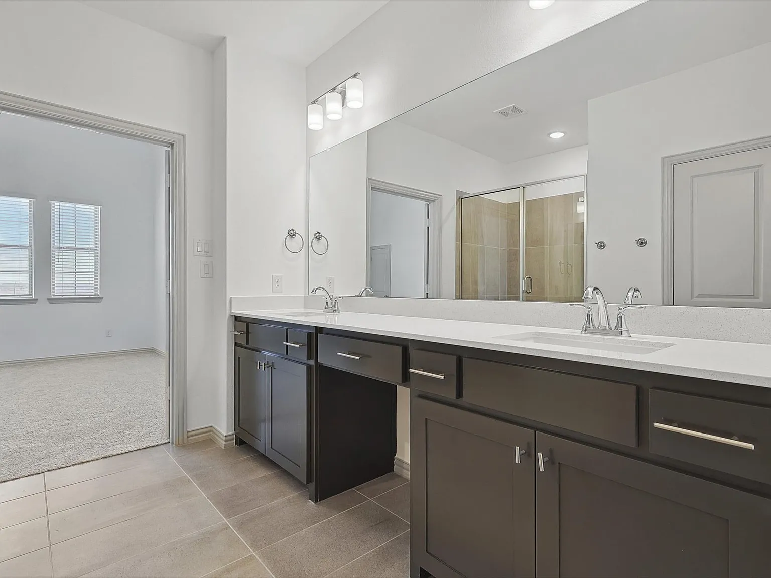 3 bed, 2.5 bath, 1691 sqft, $2,295 — Photo 3