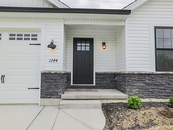 3rd image of 1244 Redbud Cir