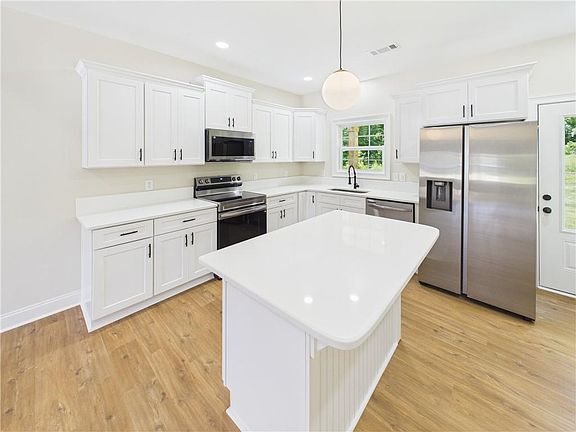 4th image of 68 Mill Creek Dr