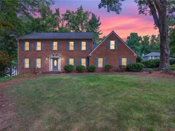 233 Shadowlake Ct SE, Marietta, GA 30067