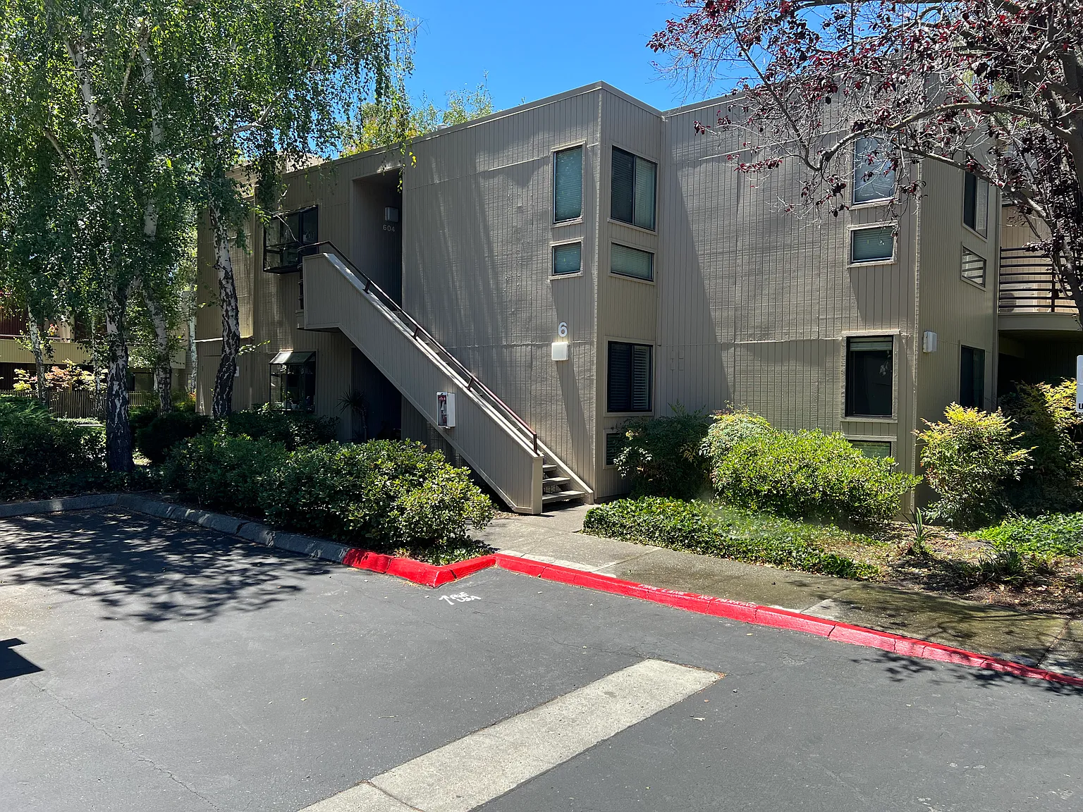 3 bed, 1414 sqft, $5,000 — Photo 2
