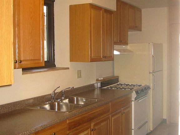 2nd image of 2900 Voelkel Ave #203