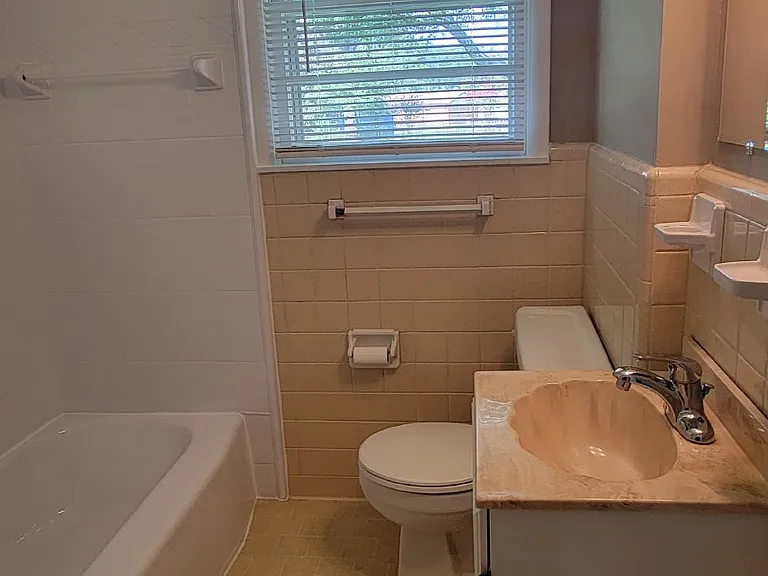 6408 Robinhood Ln NW — Photo 27