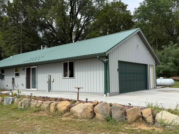 334 County Road A, Oxford, WI 53952