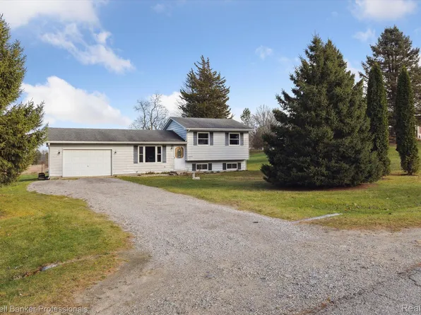 4456 Huckleberry Cir, Columbiaville, MI 48421