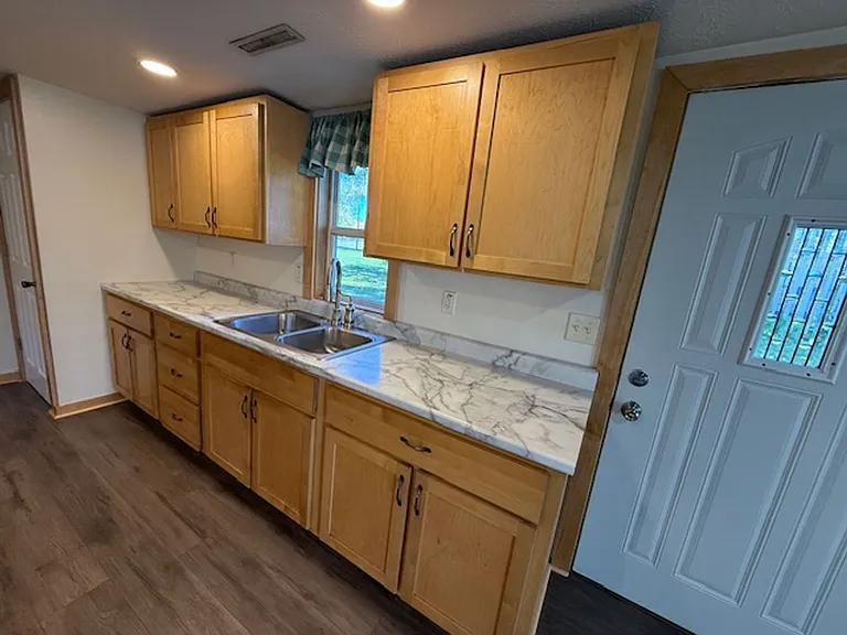 1214 W Rogers St — Photo 7
