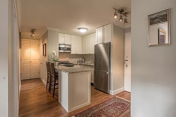 1st image of 130 W 67th St APT 9G