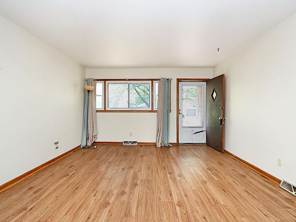 3rd image of 1757 Vaughn Dr