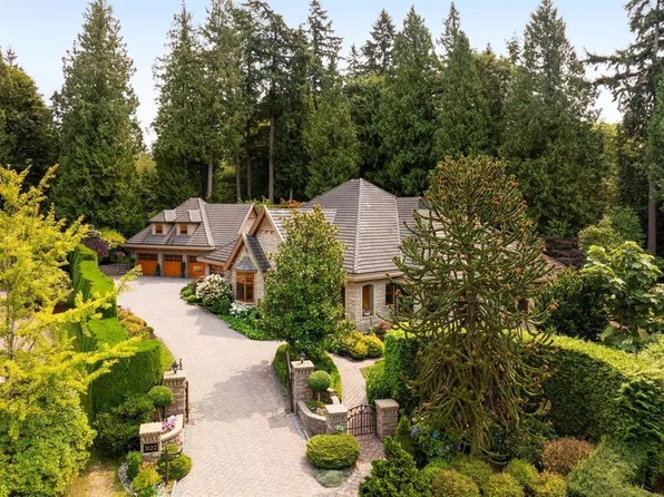 3122 136th St, Surrey, BC V4P 3C8