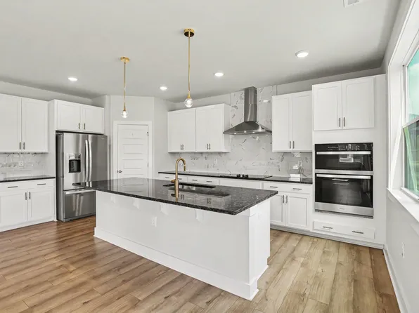 608 Barbour Farm Ln, Four Oaks, NC 27524