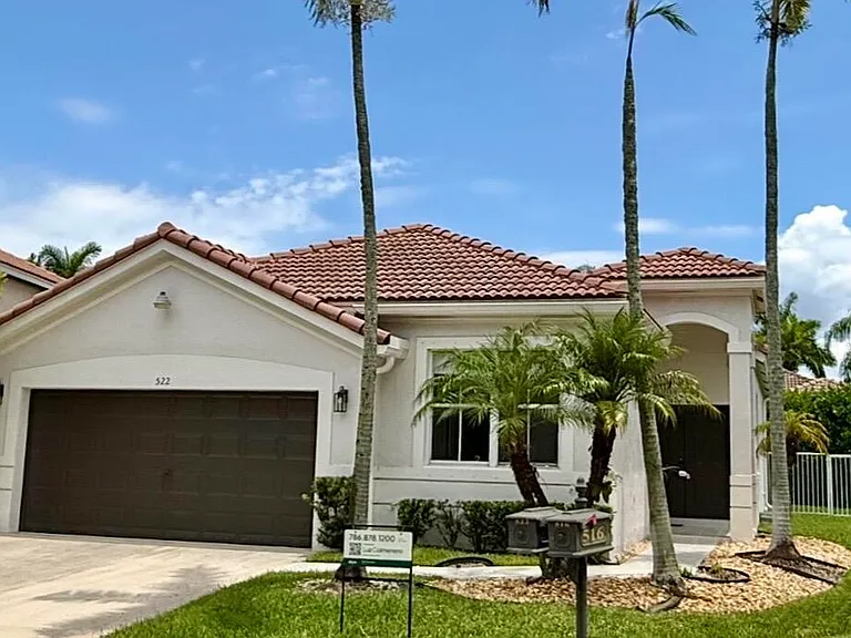 522 Live Oak Ln — Photo 2