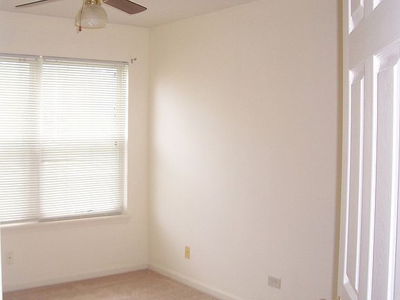 3rd image of 137 Crescent Ln