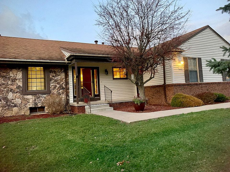 1st image of 1083 Riverview Ct