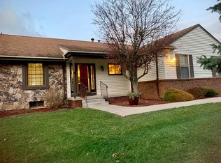 1083 Riverview Ct, Williamston, MI 48895