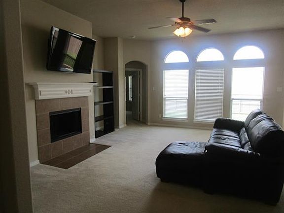 3rd image of 1709 Griffin Ln