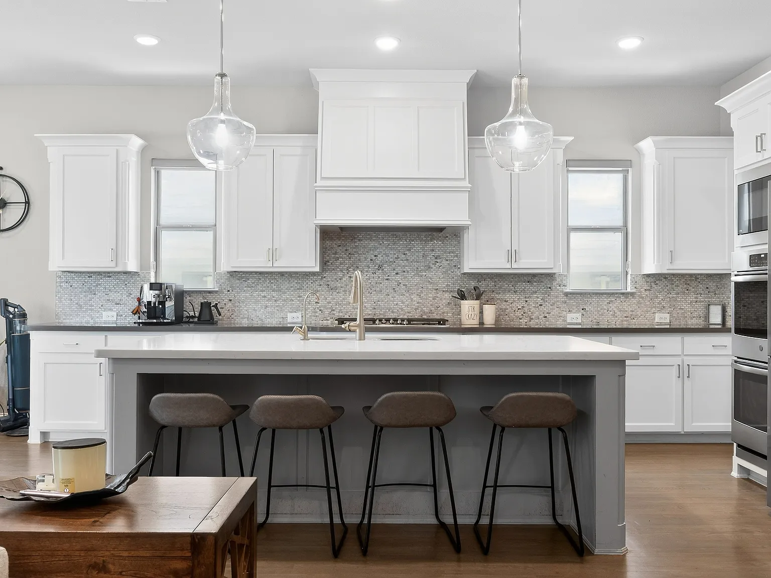 4 bed, 3810 sqft, $5,000 — Photo 3
