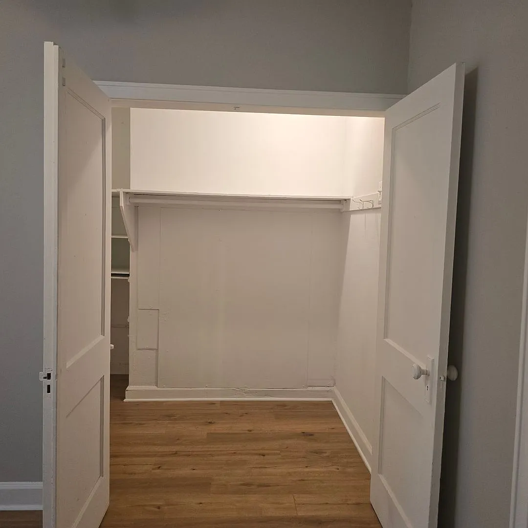 Lower East Side Milwaukee Studio and One bed Apartments- Flexible Lease Terms — Photo 4