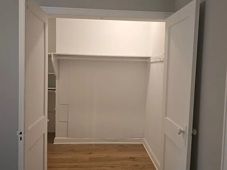 Lower East Side Milwaukee Studio and One bed Apartments- Flexible Lease Terms — Photo 4
