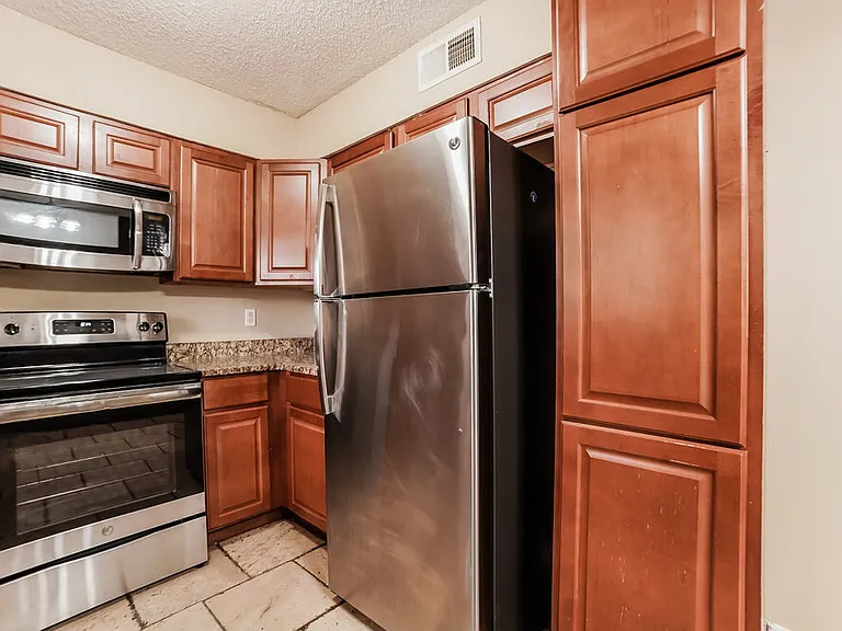 732 Charter Oak Dr — Photo 5