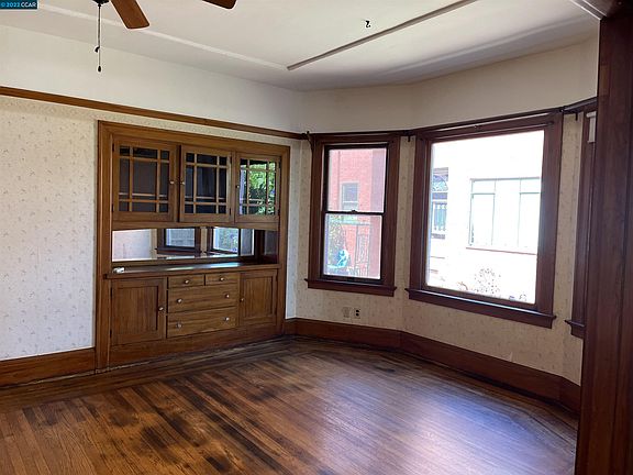 4th image of 315 W 7th St