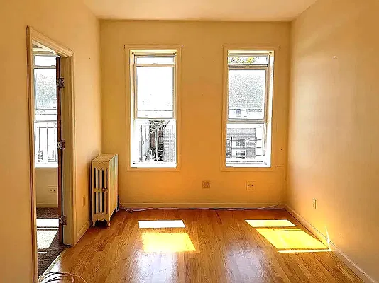 Living room, photo 1