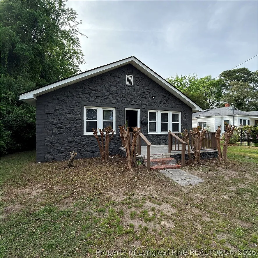 2 bed, 1.0 bath, 901 sqft, $950 — Photo 2