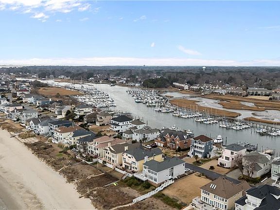 3rd image of 44 Bay Front Pl