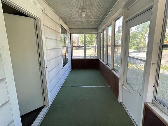 4th image of 4049 Dupont Ave N