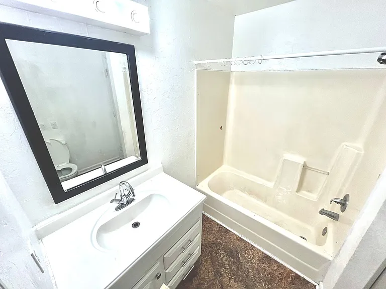 221 S Mesa Dr — Photo 8