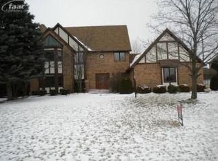 1440 Kings Carriage Rd, Grand Blanc, MI 48439