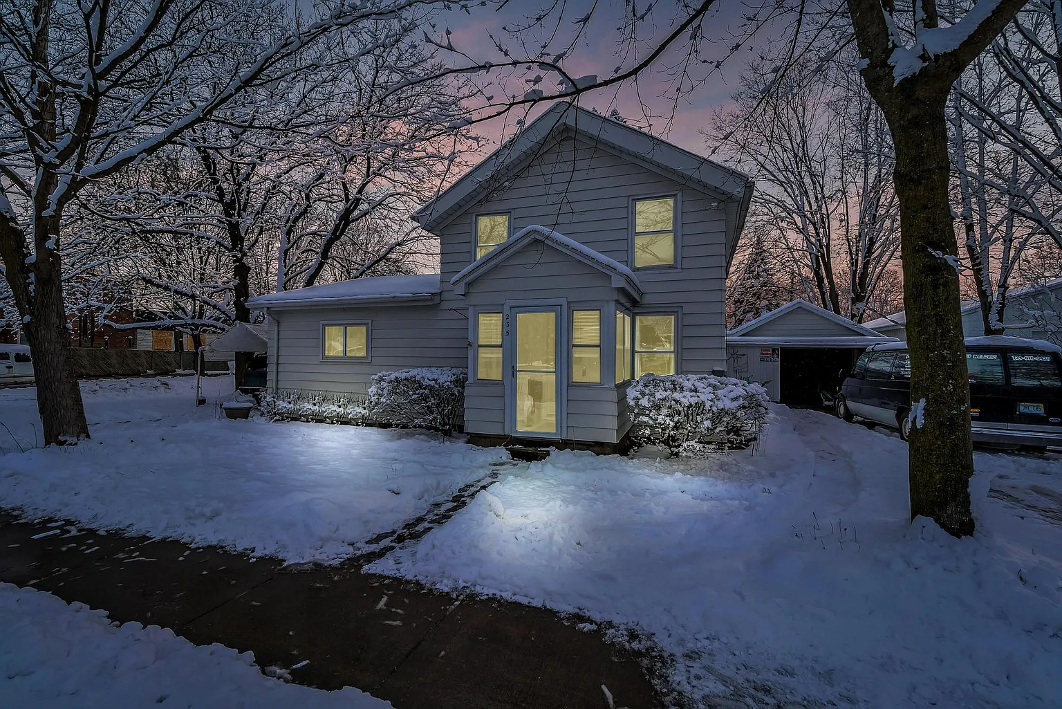 235 W Main St photo 1