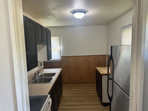 2nd image of 2916 Reynolds St