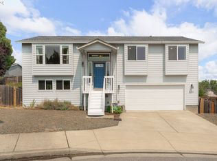 235 SE Lebleu Ln, Winston, OR 97496