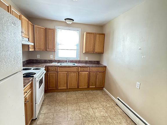 Eat in kitchen -11' x 9'