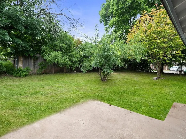1401 Meadowmear Dr — Photo 6
