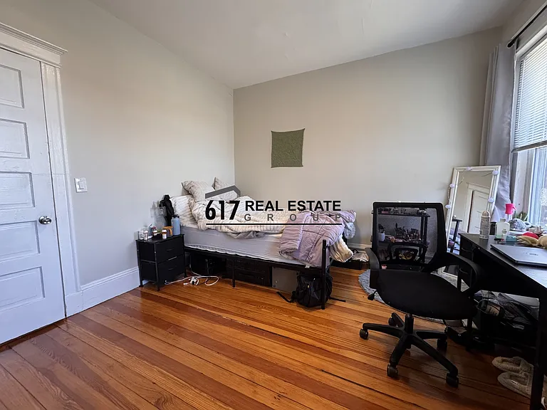 11 Royal St #3 — Photo 12