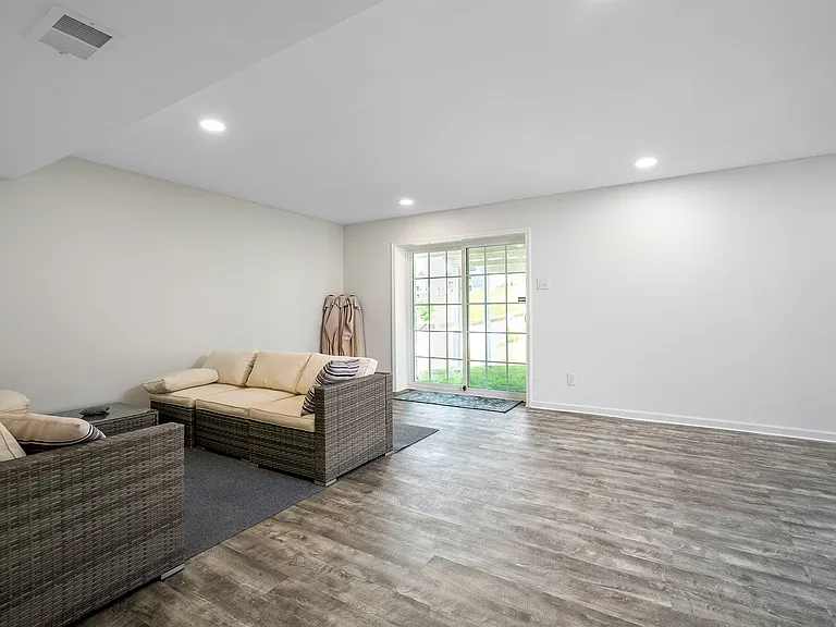 111 Pinevalley Dr — Photo 39
