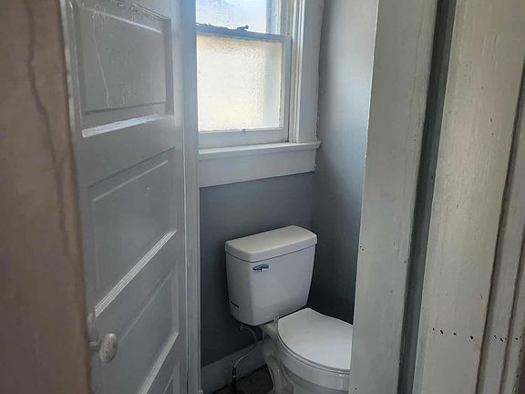 3rd image of 222 Washington St