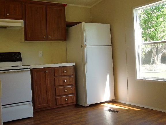 5th image of 128 Shady River Ln